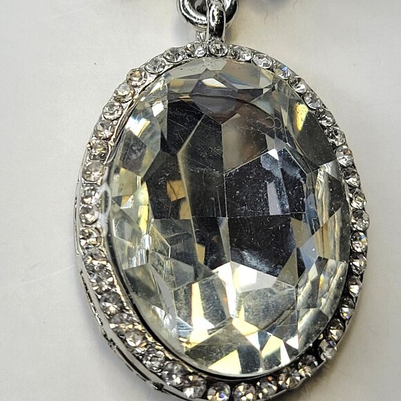 Oval Crystal Fashion Pendant Necklace - Picture 7 of 9